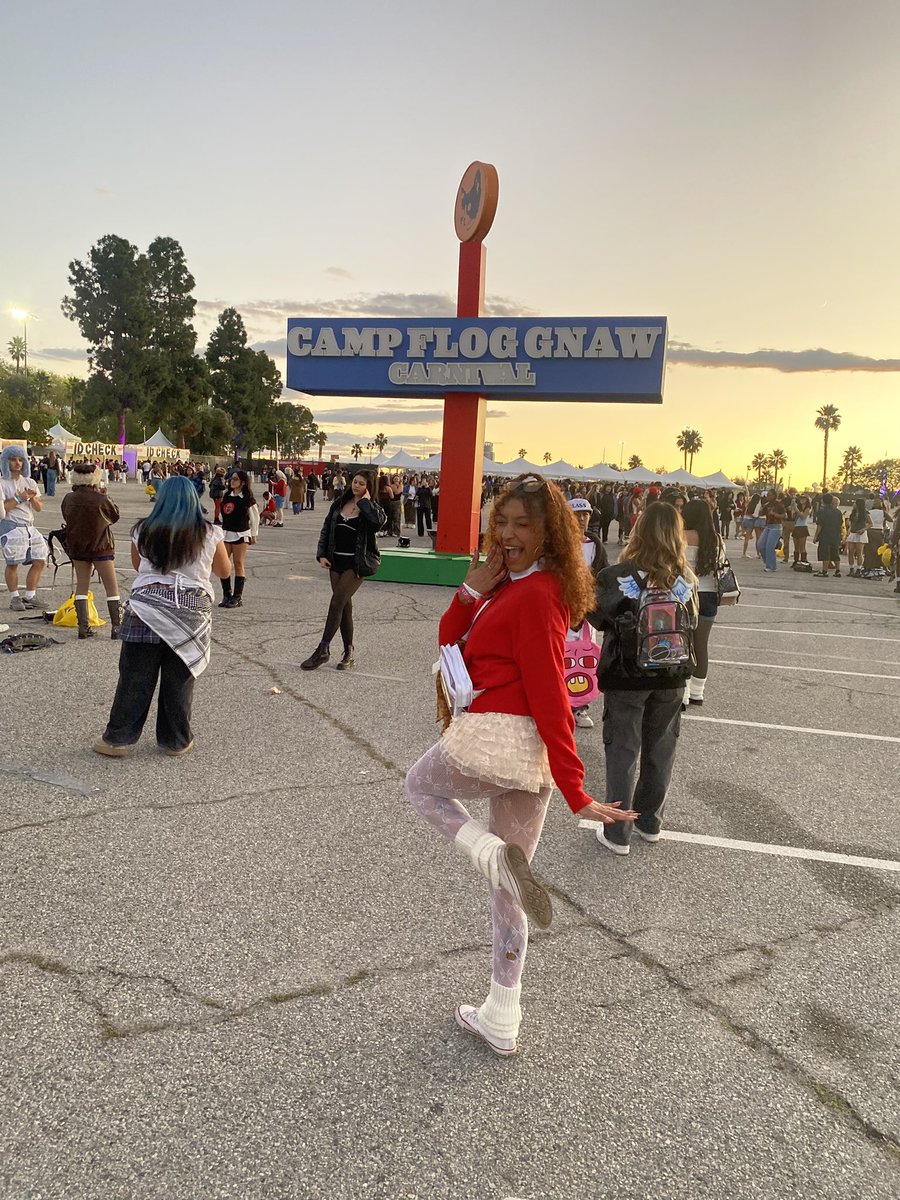 queenlaqueefaa's tweet photo. it’s been a month since floggnaw &amp; i still cant get over this https://t.co/GOs9uuobmN