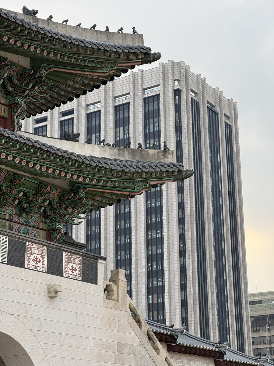 josevascomusic's tweet photo. Roofs of Seoul 🇰🇷 (2/2) https://t.co/o1cHTD2rB3