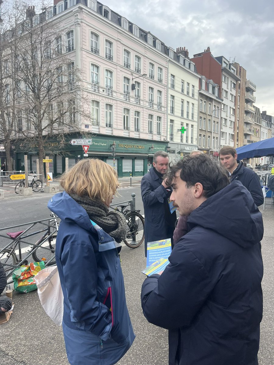 AvecDelemer's tweet photo. Week-end de mobilisation ! 🔥

👉🏻Hier sur le marché de #Sébastopol
👉🏻Ce dimanche à #Wazemmes, à #Caulier et place du #Concert 

Dans toute la ville, toujours au contact des #Lillois pour échanger sur nos propositions sur le stationnement avec @DelemerLouis. https://t.co/z99aYJE6xg