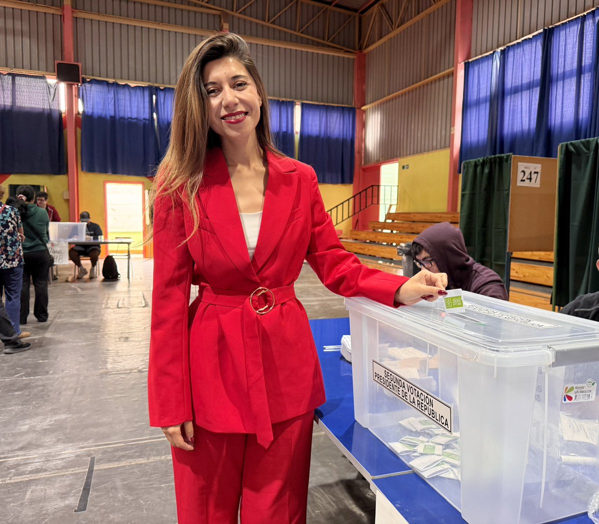 Cumplimos con nuestro voto 🗳️, con fe en Chile y su futuro.

Hoy, cada voto fortalece nuestra democracia.
Al margen del resultado, seguiremos defendiendo los derechos de la gente y trabajando con valentía por un Chile más justo e inclusivo.

#Presidenciales2025 #ChileDecide