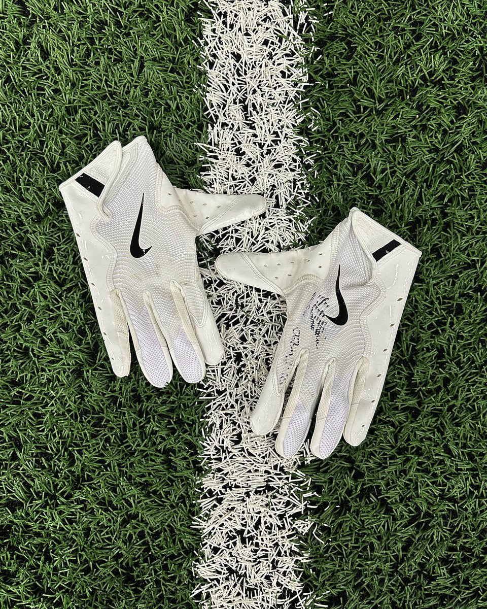 Send Kaden Elliss to the Pro Bowl!
RT for a chance to win these signed gloves from 55!
#ProBowlVote