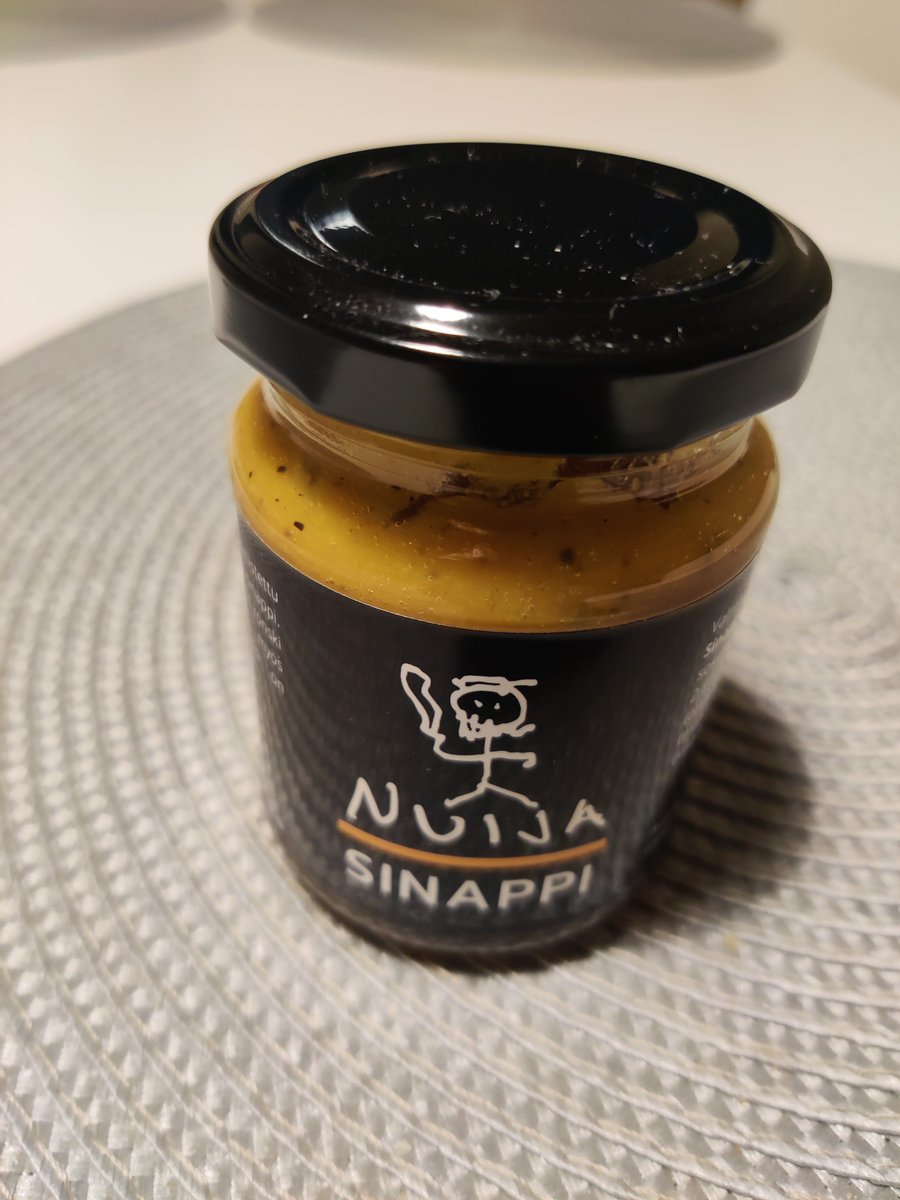 Tuli eilen ostettua gin-pohjaista sinappia enkä malttanut säästää jouluun. Sopivan ärjyä tavaraa.🔥 👌