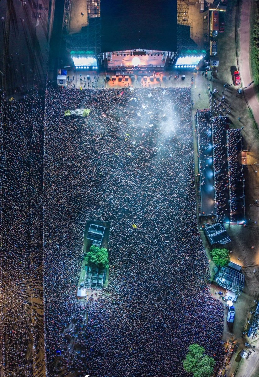 Altamagia1993's tweet image. Con su ruido, con su gente.