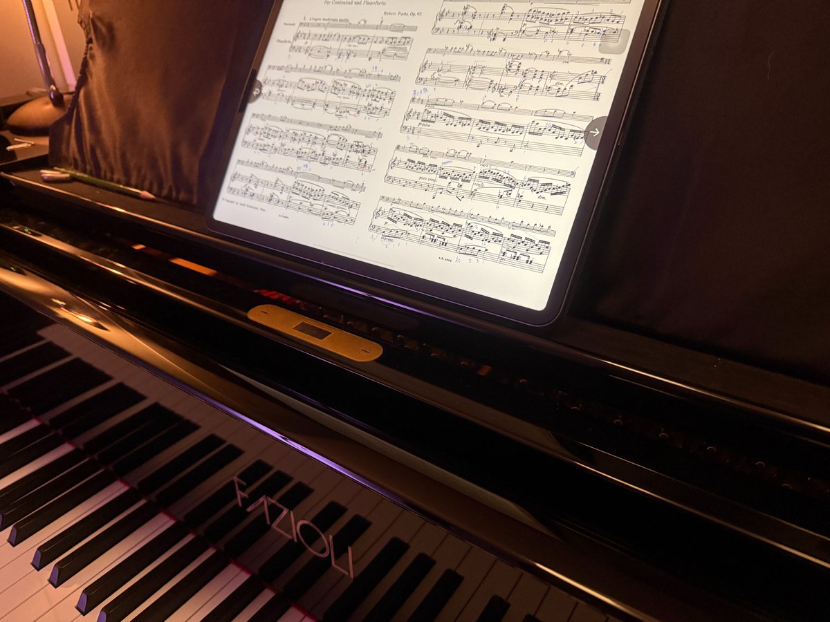 kawamura_fumio's tweet photo. 「正しい音楽」よりも、「その人の音楽」を大切にしたい。  

僕にとって音楽教育とは、その人がどう在りたいのか、そしてどんなふうに音楽とつながりたいのかを一緒に探す営みだと思っている。  

自分が歩む音楽人生を、自ら選びとること ― それは、他人よりうまく弾けることよりも大切なこと。 https://t.co/uC6ulkDwg6
