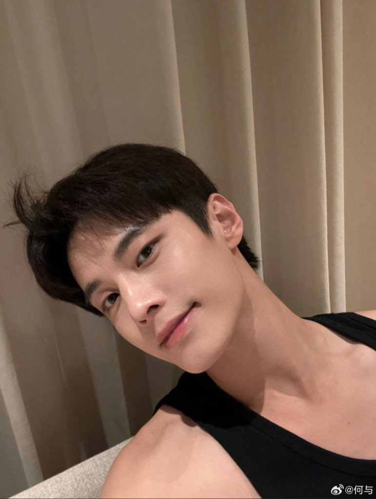 밤 tweet media