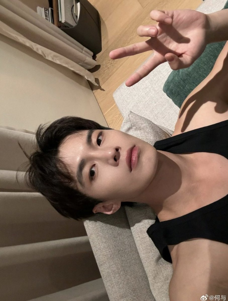 밤 tweet media