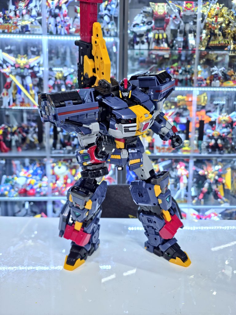 今日のメタルカードボット ソリッドホーン マッシブな造形に、採掘現場