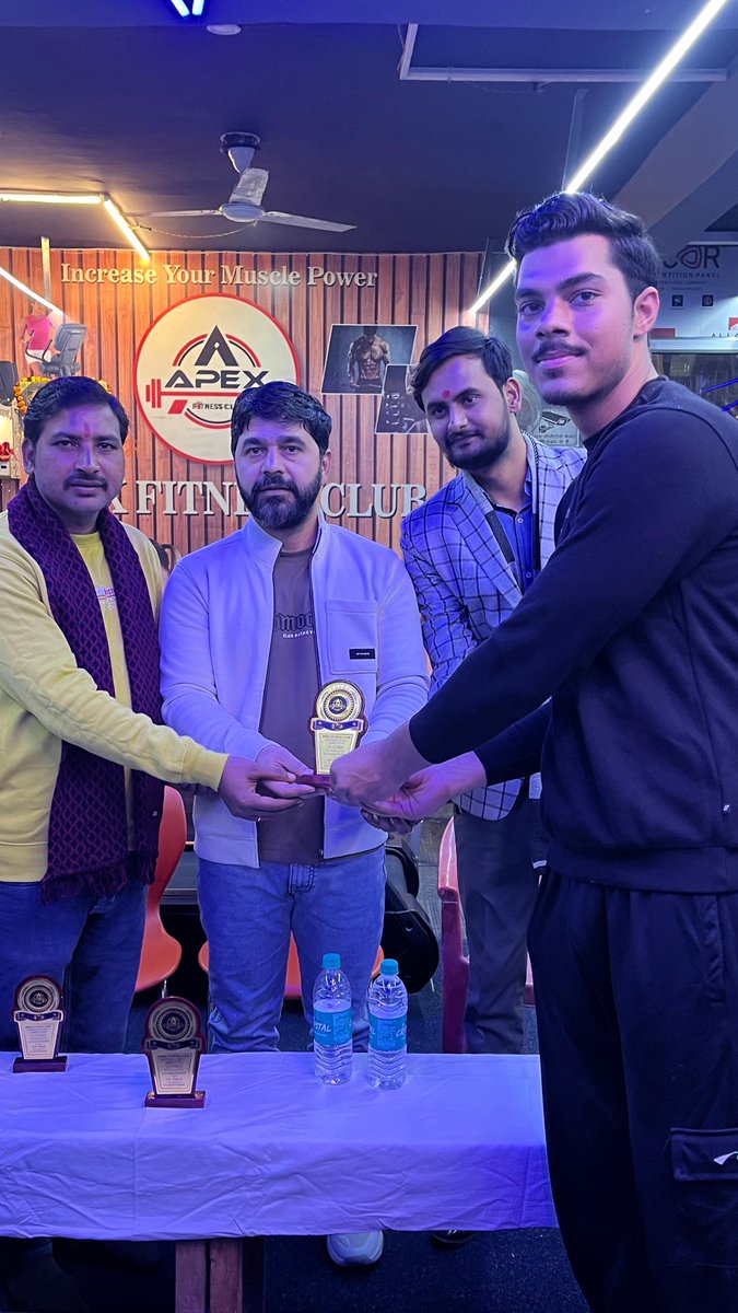 अपैक्स फिटनेस क्लब साँड़ी रोड में हो रही प्रतियोगिता में पुरस्कार वितरण में रहना हुआ छोटे भाई शुभम को शानदार आयोजन के लिए बधाई इस अवसर पर अभय दीक्षित सनी और देश दीपक दीक्षित मौजूद रहे