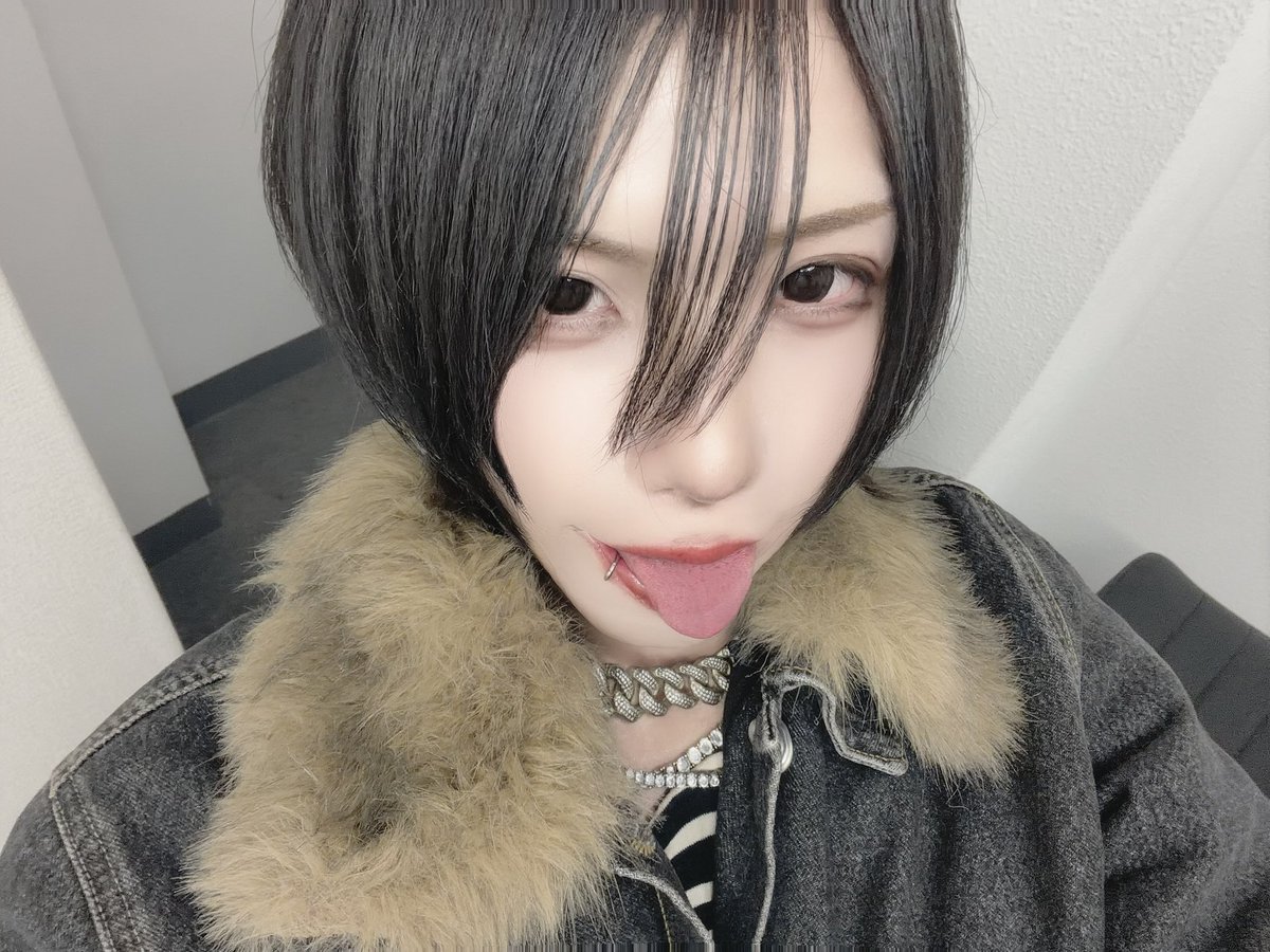 絶滅危惧種のつり眉タレ目族です。