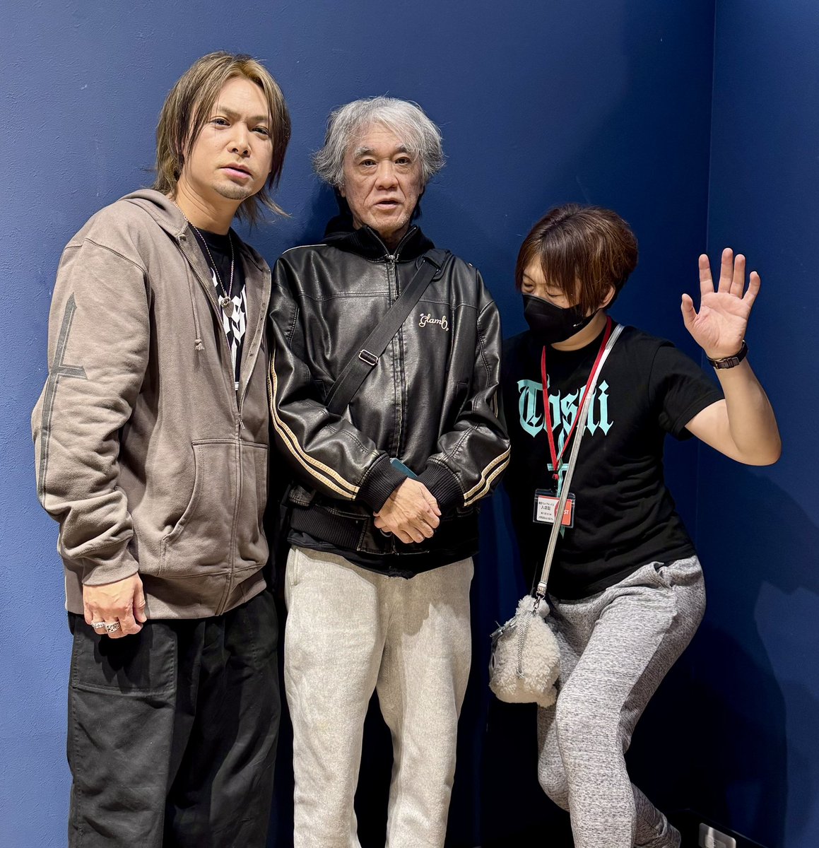 【今日の事件】

ZOESTYLES POP UP SHOPに
日本を代表する
ロックンロールフォトグラファー
有賀幹夫さんがお越しくださいました

Toshiさんとは
8/28 ZIGGYライブ撮影以来の再会

記念に撮らせていただきました
嬉しい...

<a href="/Toshi_Bass_A/">Toshi</a>
<a href="/mikio_ariga/">mikio ariga</a>