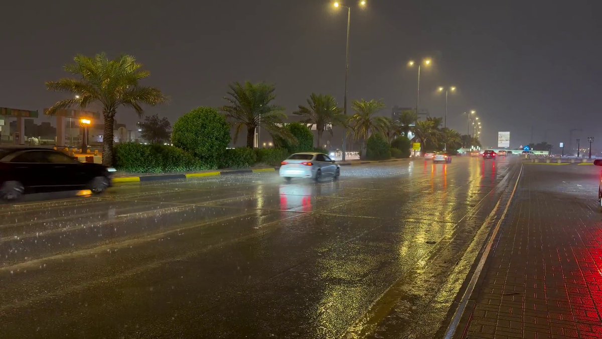 أمطار الخير تهطل على الأحساء. عبر مراسلة الإخبارية لطيفة العويض 