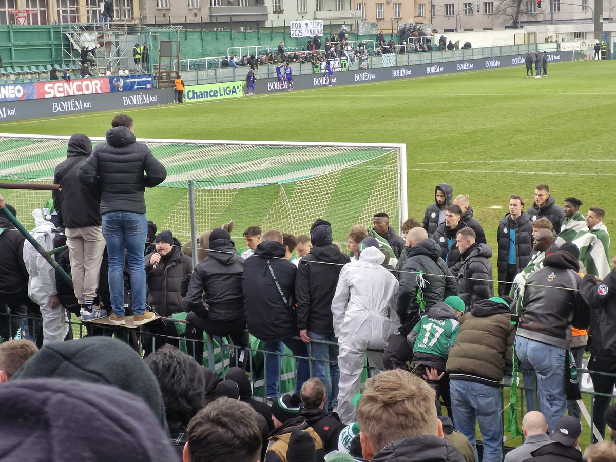 S mikrofonem za klokanem tweet media