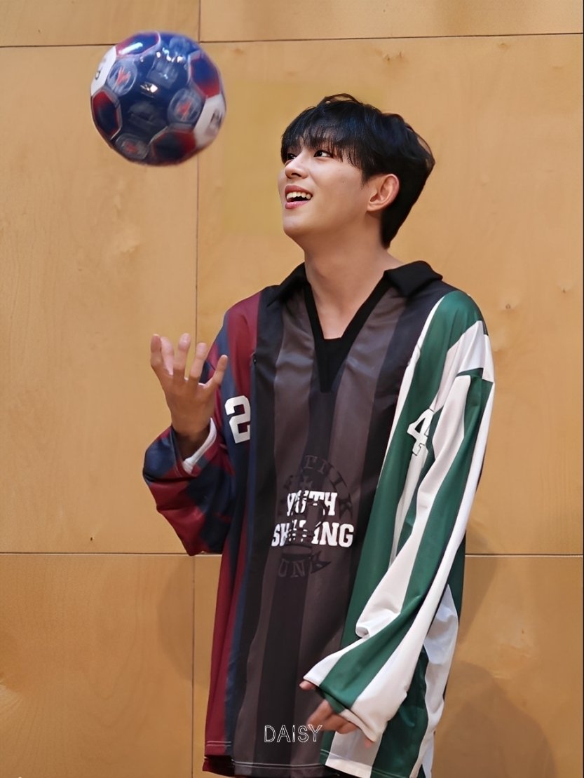 da1syoon_17's tweet photo. ⚽️🤓
장동일 선수 잘한다❤️🔥
251116 Beatroad Fansign✍️
#D1 #디원 #장동일 #DKB #다크비
#Irony #Emotion #beatroad #비트로드 #fansign #팬싸
@DKB_BRAVE https://t.co/9PgcJl7oEQ