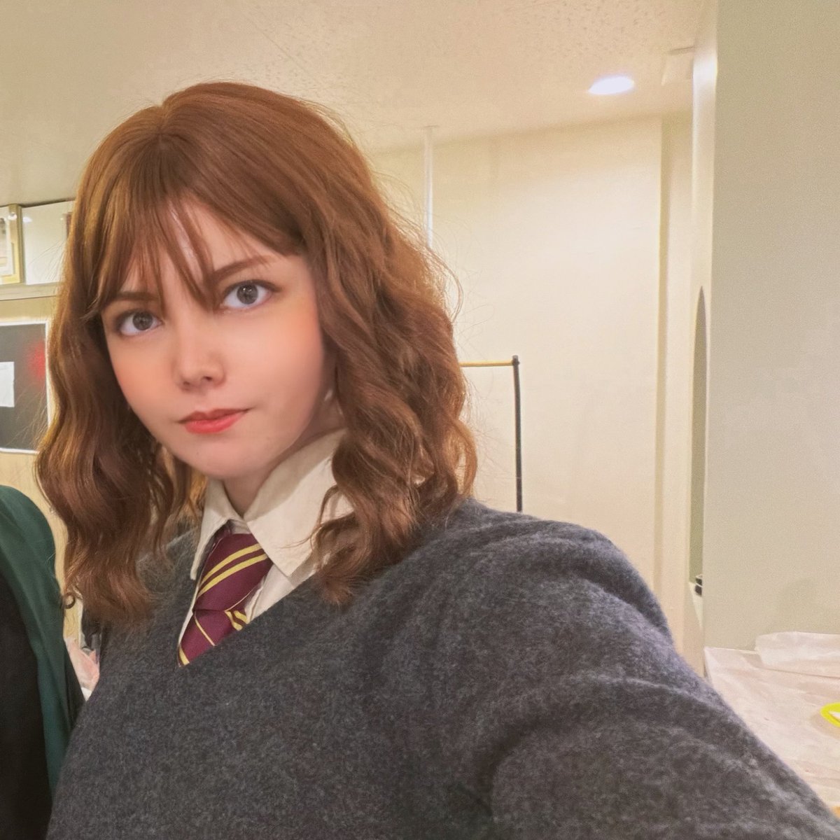 本日ハーマイオニーでした！
とっても楽しいクリスマス会に参加させていただいてありがとうごさいます🎄
 #暖炉のそばで1214