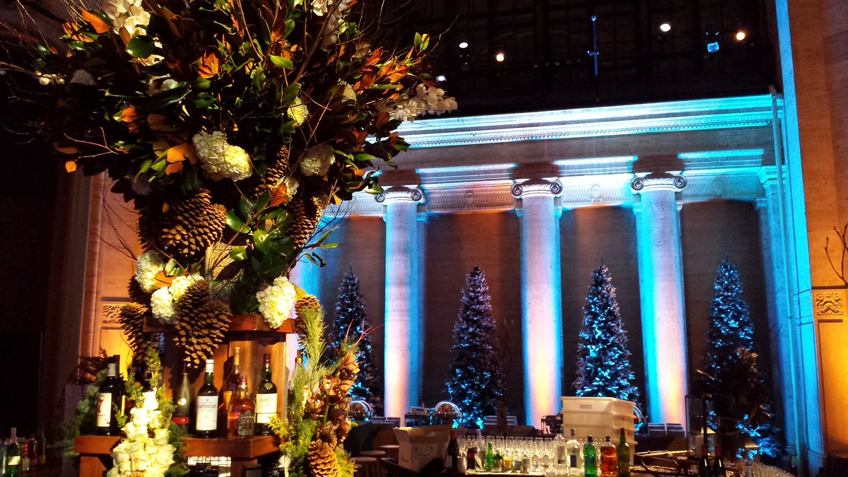 FloralStudioNYC's tweet photo. A beautiful installation for a corporate Christmas party in downtown Manhattan
#flowers #corporate #wallstreet #consulting #publicrelations #corporateevents #TrendingNow https://t.co/JMhjeB0L59