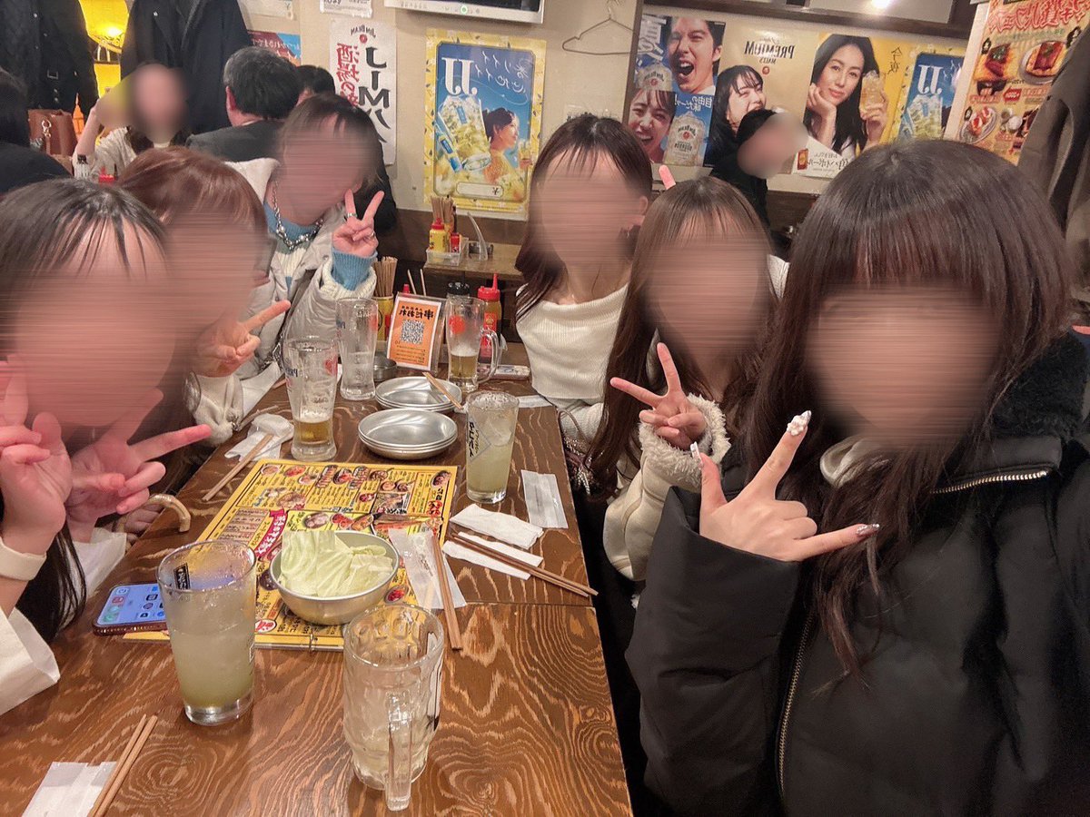 _komi15's tweet photo. お弁当も居酒屋もみんなといれて楽しすぎた🥹🫶💗今回は最後まで一緒にいれなかったけど次回こそ！良いお年をができて良かった🥲✨
#込山榛香 #こみはる https://t.co/GBZWfluVIE
