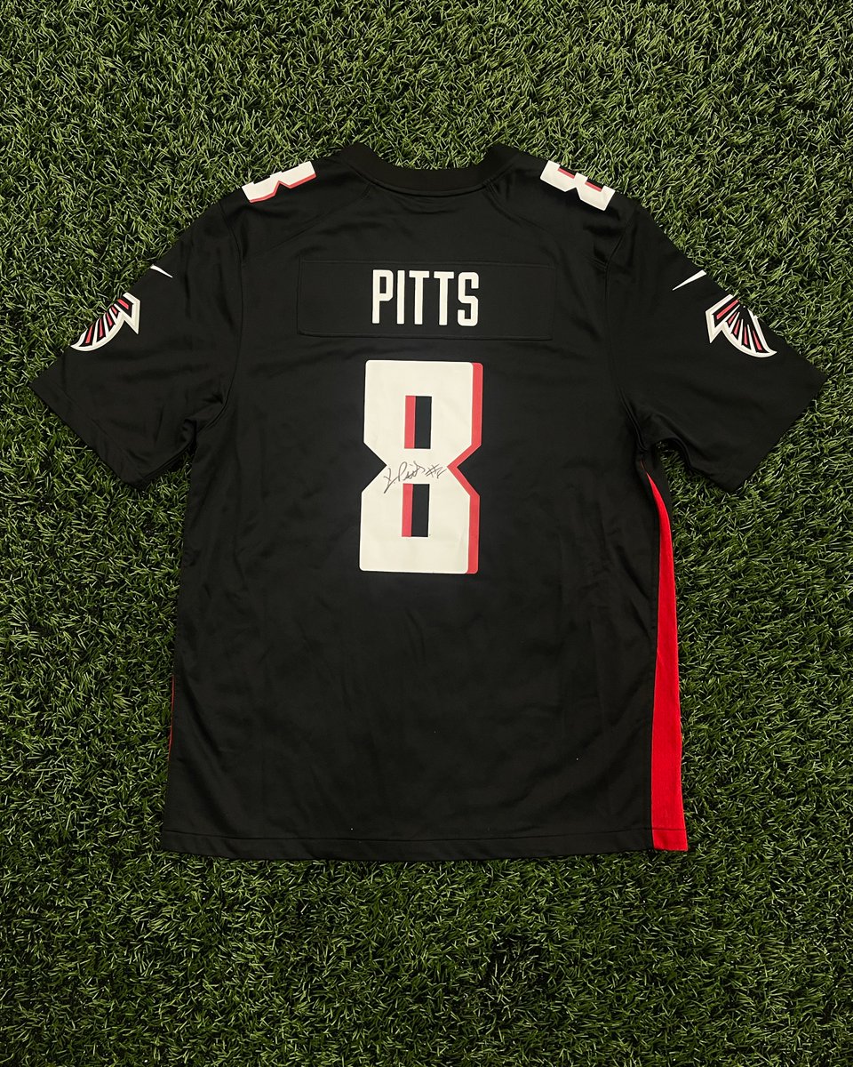 AtlantaFalcons's tweet image. KP Giveaway 🎱

RT for a chance to win this signed @kylepitts__ jersey!

#ProBowlVote
