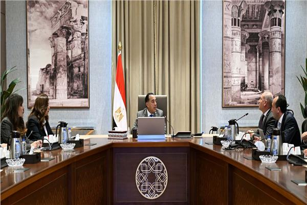 عاجل.. رئيس الوزراء يستعرض مقترحات تطوير المنطقة المحيطة بالقلعة ومنطقة "الزبالين" بالقاهرة 