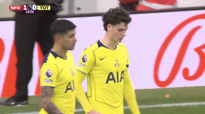 1-0 Nottingham Forest.

MASSIVE MISTAKE BY GRAY AND NOTTINGHAM FOREST TAKE THE LEAD !!!!!!!!!!!!!!!!!!!!!!!!!!!! CALLUM HUDSON ODOI SCORES !!!!!!!!!!!!
 #WHUAVL