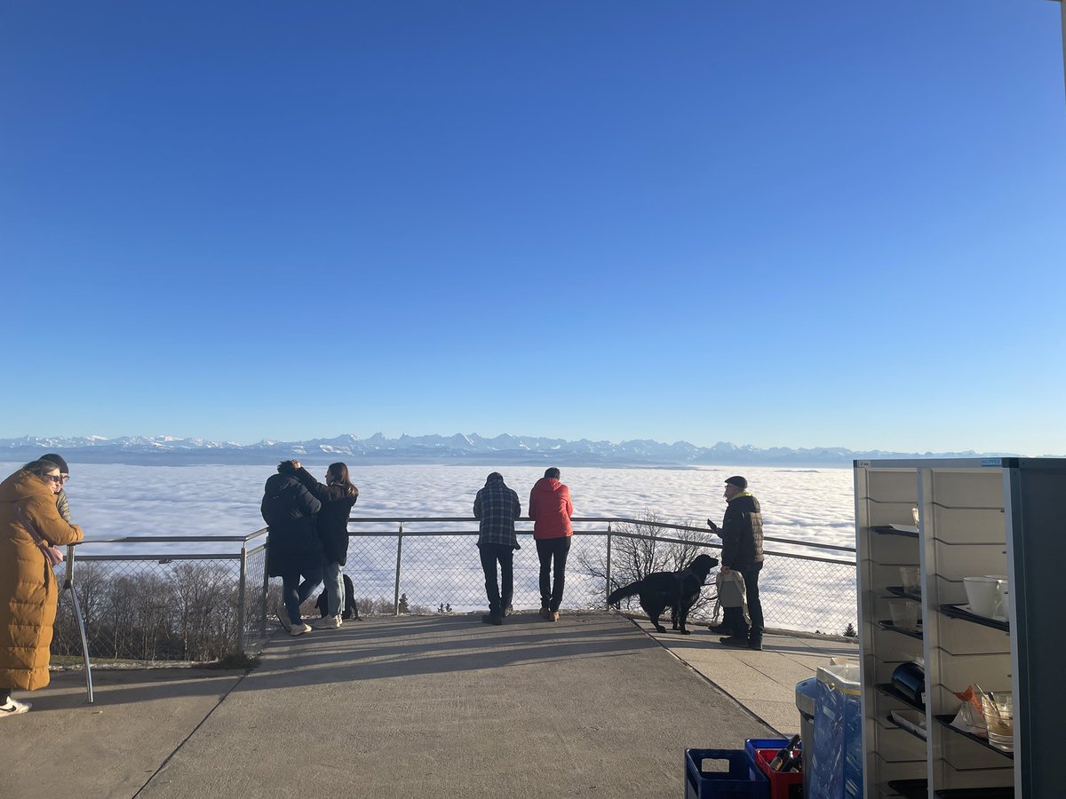 スイス🇨🇭では、どこに行けばよいか知っていれば、(ほぼ)一年中太陽 ☀️ を楽しむことができます。