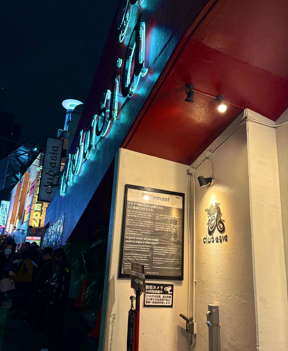 violetvk's tweet image. 今日はノクブラのワンマンツアー初日clubasiaへ。注目は「ライブで再現可能なの?」と思った新曲Devil Inside‼️スクリーン映像➕演奏が凄くカッコよかった。

音数！BPM！Gtソロ！聴いてるだけで腱鞘炎になりそう(メタラー的超絶褒め言葉🎸)

#Devilinside
 #nocturnalbloodlust 
#The_Aftermath_tour