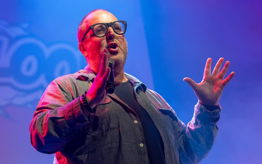 LameliaPar93000's tweet photo. Comedian Justin Moorhouse, star of Phoenix Nights, has announced the death of his "beautiful" son, Barney.
#JustinMoorhouse #BarneyMoorhouse #PhoenixNights
#RIPBarney #Grief #Condolences #RestInPeace
#ComedyCommunity
Get more: https://t.co/6Oath4na7K https://t.co/VynjRj0ADb