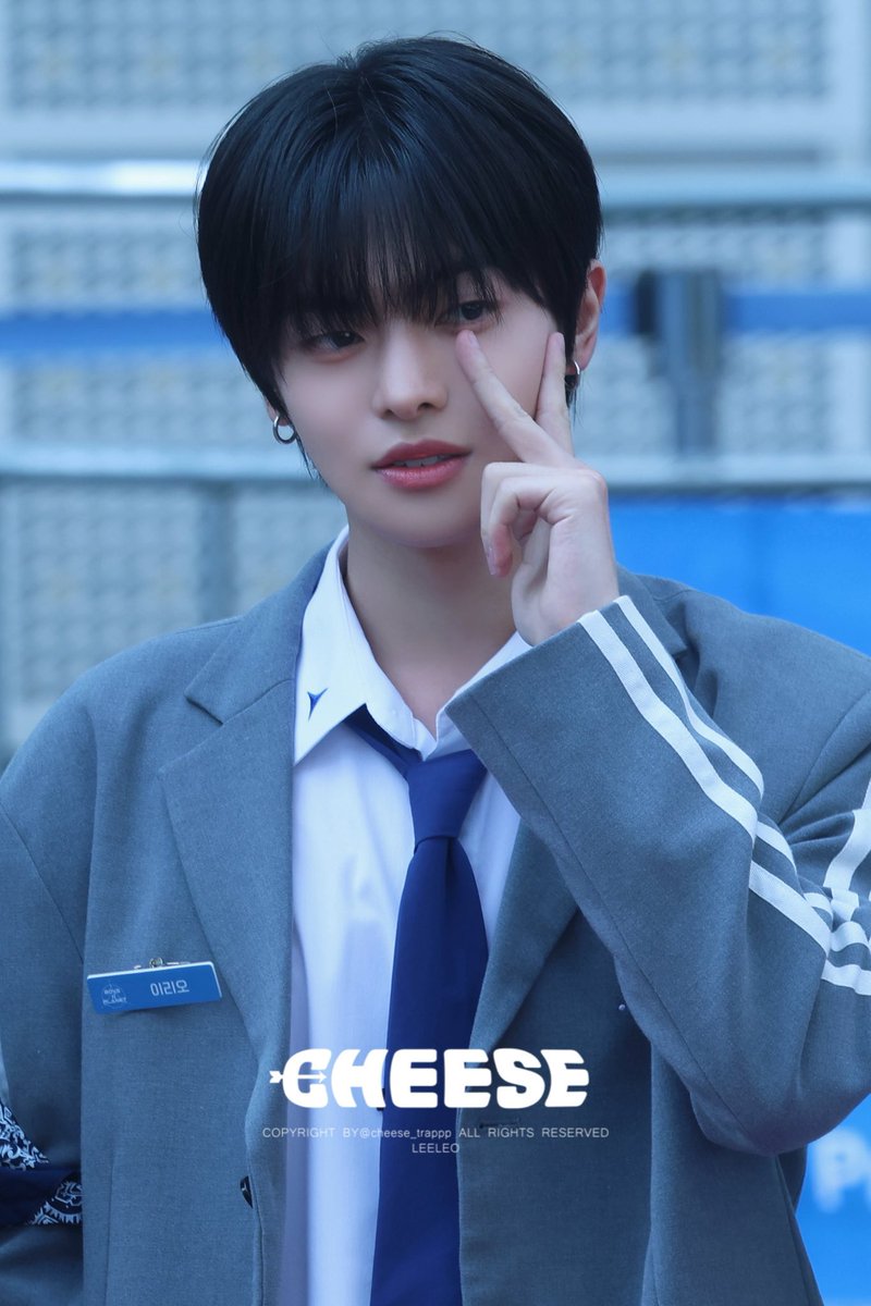 しいな tweet media