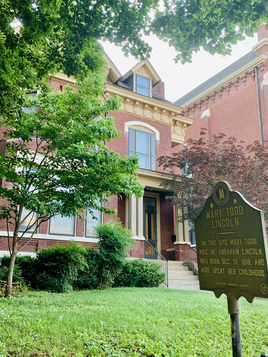 liz_july4th's tweet image. This is the actual site that Mary Todd #Lincoln was born in #Lexington. It’s now a private residence, and I accidentally discovered it as I was walking around Downtown Lexington.