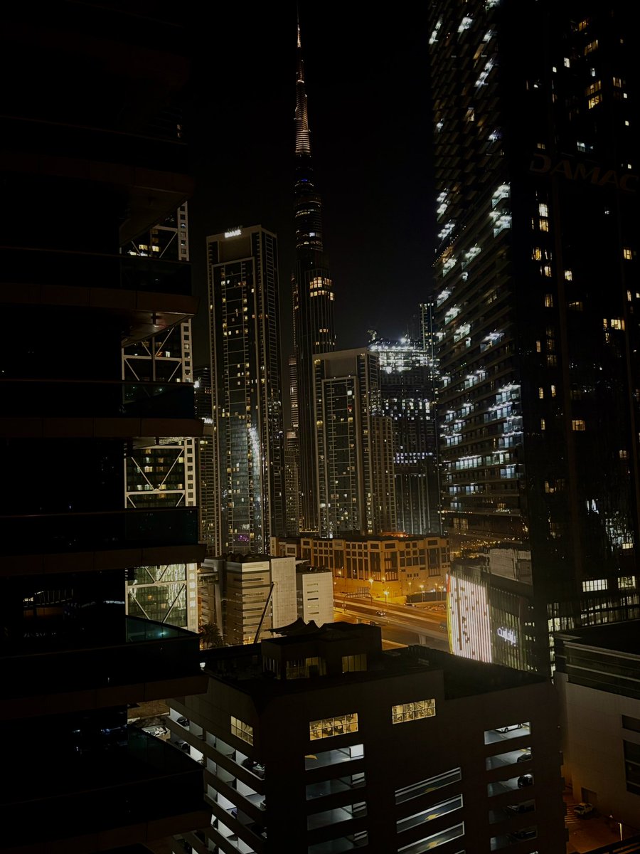 j32477189's tweet photo. became one of my favourite cities 🧡🧡✨ https://t.co/6tHiuEQ7Kq