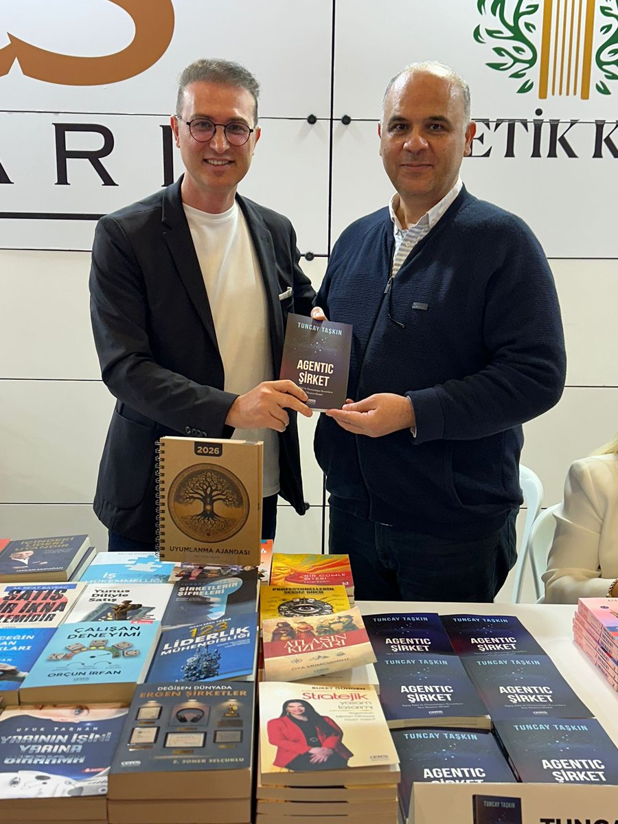 OTC__News's tweet image. Yazarımız Tuncay Taşkın’ın “Agentic Şirket” kitabının imza günü yapıldı

otcnews.com.tr/yazarimiz-tunc…
@TuncayTaskin 
@ceresyayinlari