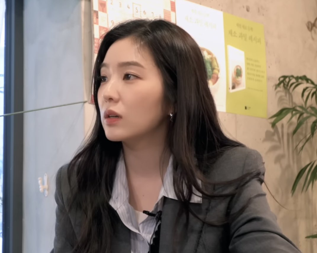 seulreneutt's tweet photo. this doomed yuri life is not for the weak https://t.co/zKz8eRilg4