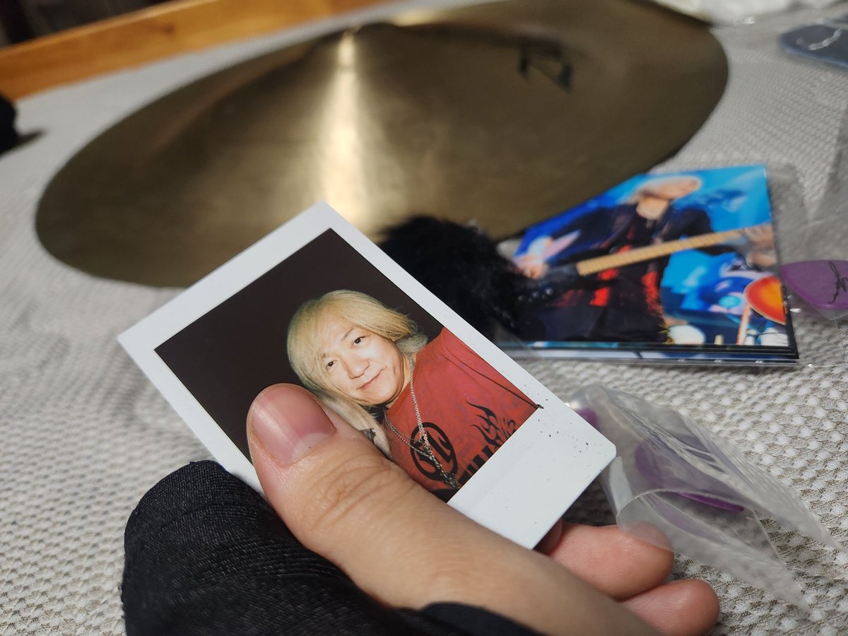kuroaya_RG's tweet photo. RM名古屋お疲れ様でした!!
とりあえず一通り買えた!尻尾黒引けて嬉しいのとゆーいちさんのピックが可愛い✨
あと諸事情によりチェキが今日だけツーショになりました、四谷と変わらんね?()
そして欲しかったいなばるTシャツと割れシンバル!!戦利品が強すぎる🙂↕🙂↕
#RISINGMOON https://t.co/2Xl5imiEp9