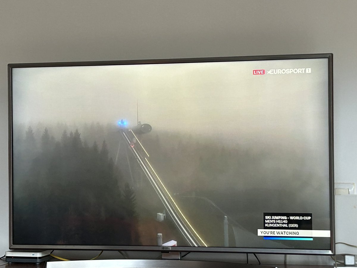 Vamos con la jornada dominical de saltos de esquí desde Klingenthal a los mandos <a href="/jlcorralp/">José Luis Corral</a> ..!!  #skijumping