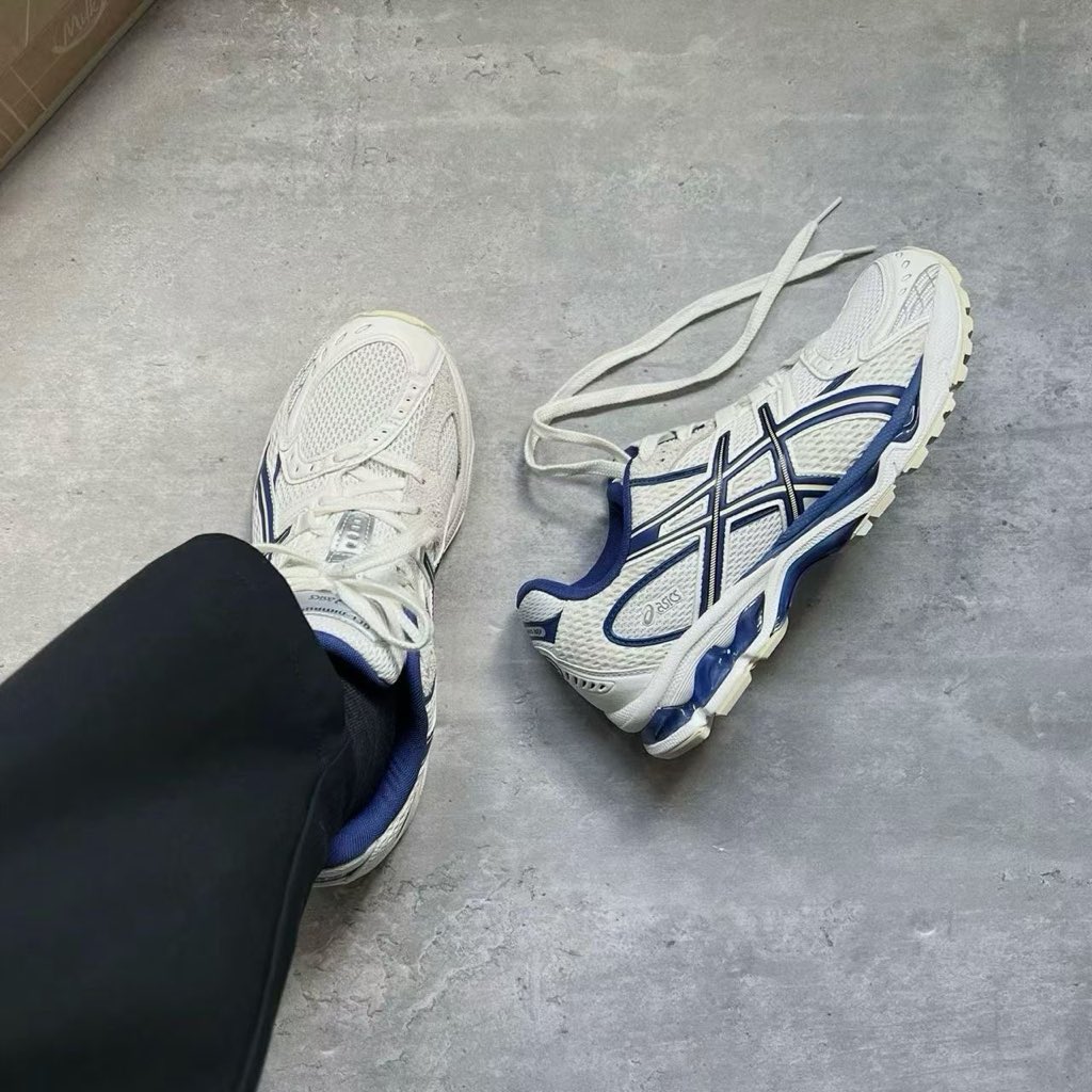NikeAJ3's tweet photo. END. x ASICS GEL-Nimbus 10.1 联名
白蓝色 
#KOTD #PhotographyIsArt #ASICS #wearyourkicks #yoursneakersaredope #SNKRS #sneakerhead https://t.co/vPKhWeG8EM