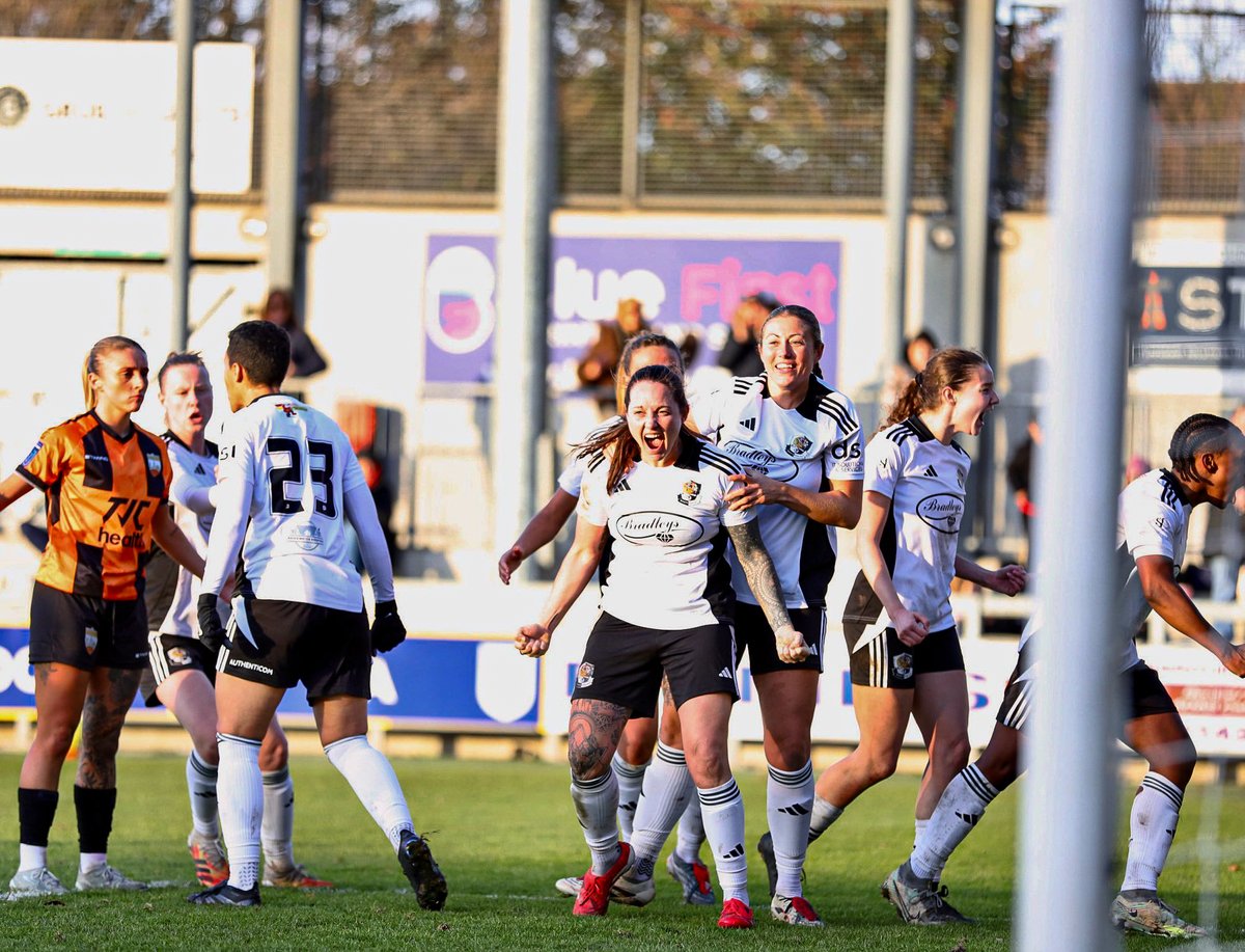 It's two goals in five minutes for <a href="/DartfordFCWomen/">DartfordFCWomen</a> to bring the game back on equal terms 😱

#AdobeWomensFACup 
📸 <a href="/_kicksandclicks/">_KicksandClicks_</a>