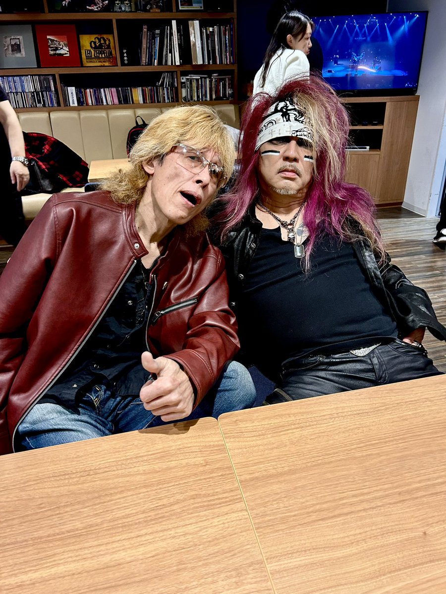 44MAGNUM
EXシアター六本木
とても楽しい時間でした
皆々様、ありがとうございました✨
KUNYA Projectのギター以外が遊びに来てくれて撮りました
豊川さん、マジに久しぶりすぎた🥰

そしてラストはマグマグ界隈にはびこる2人のチンピラ🤣

さぁ、ゆっくり風呂入るか🤗
＊ライヴ写真はまだ来ない💢