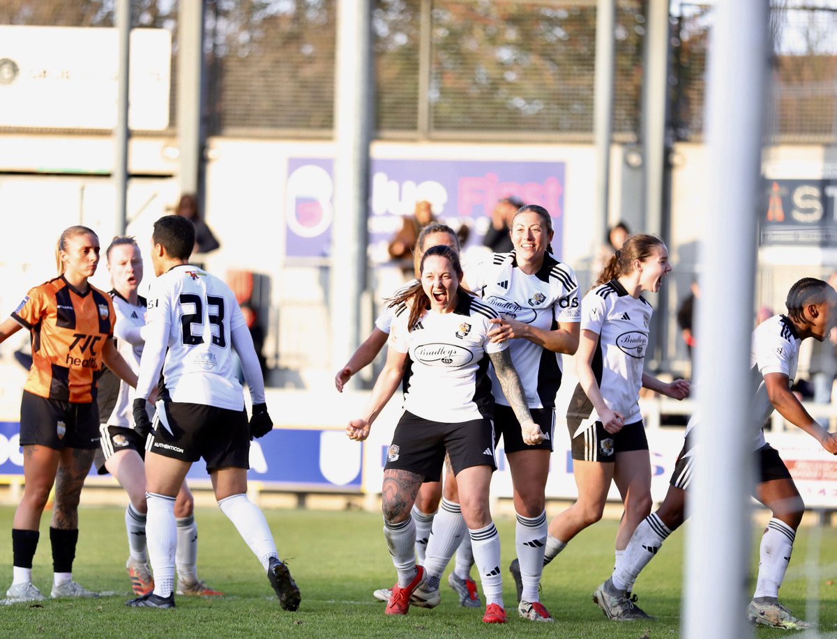 2-2 Dartford get a goal!!! 

<a href="/AdobeWFACup/">Adobe Women's FA Cup</a>
