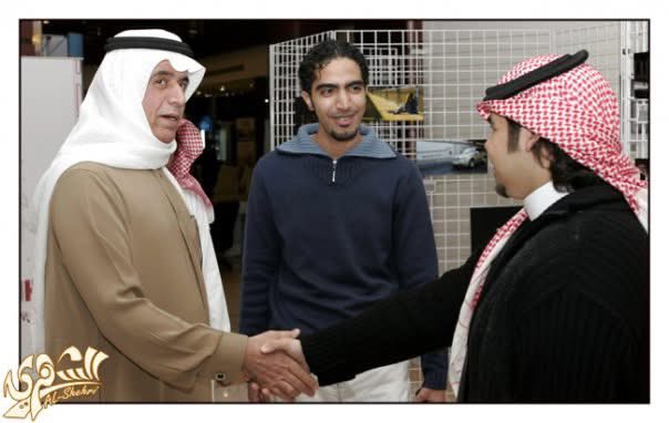 رحمك الله يا أبا نبيلة، كنت أستاذا ومعلما وصديقا دعمني بكل حب في بداياتي قبل عشرين عاما، تتحدث عني بكل الجمال أمام أصدقائك ليصبحوا بعدها أصدقائي، وتحضر دوما في المناسبات الجميلة واللقاءات الأجمل، حاورتك غير مرة في الصحافة والإذاعة، وفي كل حوار وكل لقاء كنت أتعلم منك كيف يحمل