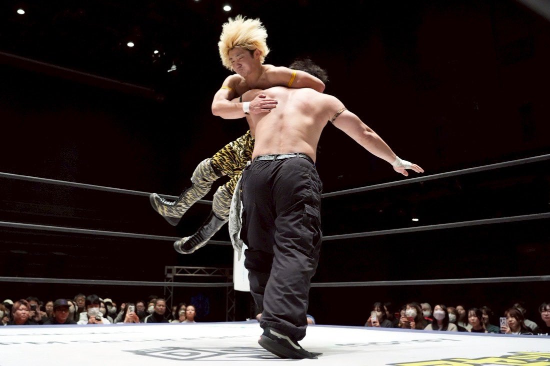 sumi_ddtpro's tweet photo. 大崎市の英雄はすごかった
津の英雄も頑張らなければ
#ddtpro https://t.co/gDl1PUgBvC