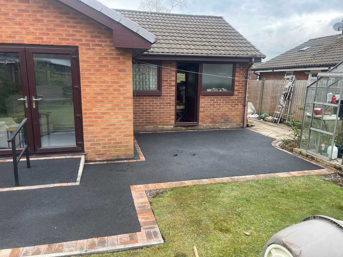 AllSeasonsPav's tweet photo. A tarmac driveway gives you a tidy, uniform look that stays reliable in all weather. It is ideal for families who want something strong that requires little attention.

📞 Book your free quote: https://t.co/qfOasG47gG

#DrivewaysMorecambe #DrivewaysPreston #Tarmac https://t.co/VG8abeFWe0