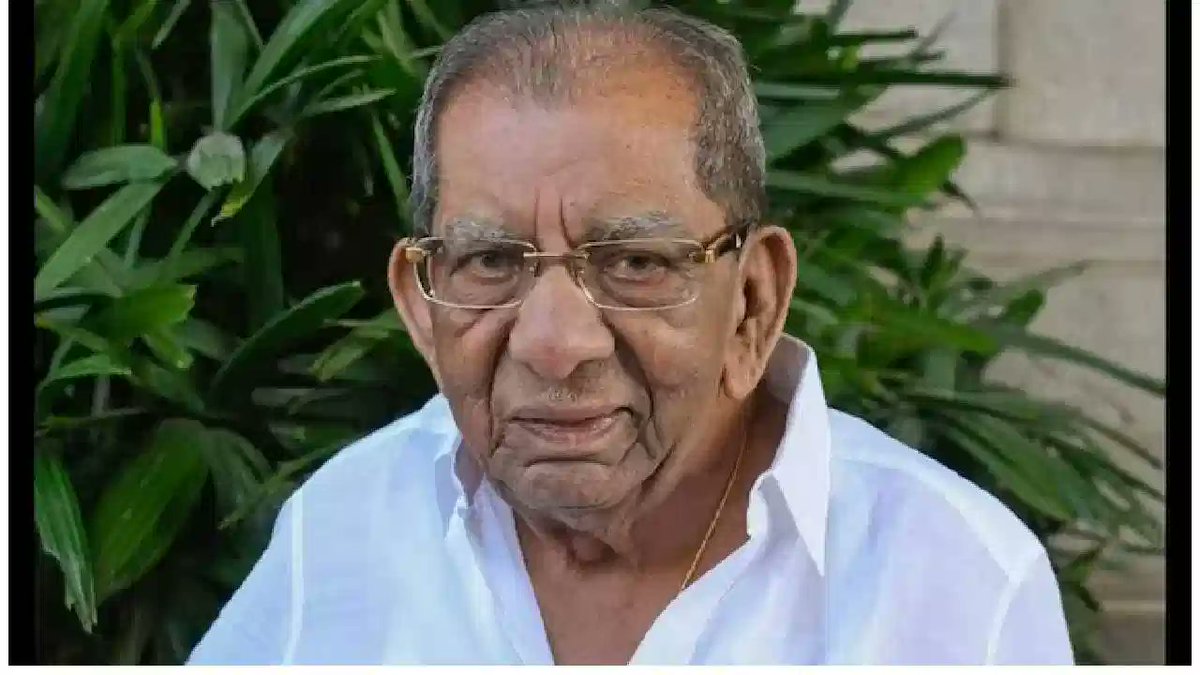 CMofKarnataka's tweet image. ಮಾಜಿ ಸಚಿವರು, ಶಾಸಕರು, ಅಖಿಲ ಭಾರತ ವೀರಶೈವ ಲಿಂಗಾಯಿತ ಮಹಾಸಭಾದ ರಾಷ್ಟ್ರೀಯ ಅಧ್ಯಕ್ಷರು ಹಾಗೂ ಪಕ್ಷದ ಹಿರಿಯ ನಾಯಕರು ಆದ ಶಾಮನೂರು ಶಿವಶಂಕರಪ್ಪ ಅವರ ನಿಧನವಾರ್ತೆ ನೋವುಂಟುಮಾಡಿದೆ. 
ತಮ್ಮ ಸುದೀರ್ಘ ಸಾರ್ವಜನಿಕ ಜೀವನದಲ್ಲಿ ಅಪವಾದ, ಆರೋಪಗಳಿಂದ ದೂರವಿದ್ದು, ಸಿಕ್ಕ ಅಧಿಕಾರವನ್ನು ಜನಕಲ್ಯಾಣಕ್ಕಾಗಿಯೇ ಮುಡುಪಿಟ್ಟಿದ್ದ ಮುತ್ಸದ್ದಿ ನಾಯಕನ…