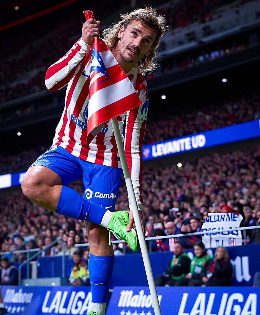 AtletiFrancia's tweet photo. 🚨 L’attitude d’Antoine Griezmann dans le vestiaire est extraordinaire ! 🇫🇷🔥

Il a accepté son rôle et sait qu’il doit profiter des minutes que Simeone lui accorde.

• 🇪🇸🌤️ @carrusel • https://t.co/iBYAqMW0PF