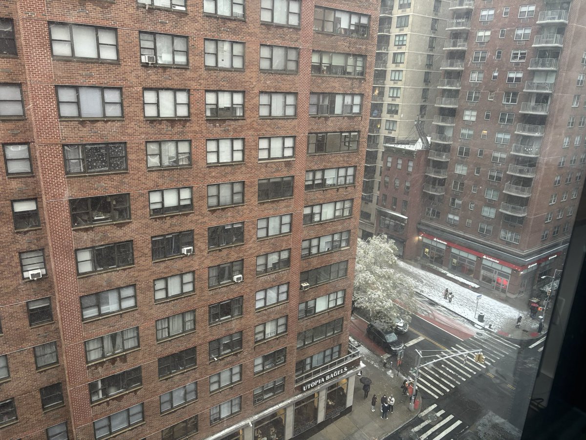 Ryanater's tweet image. No line at Utopia Bagels this morning. Is this what climate change looks like?