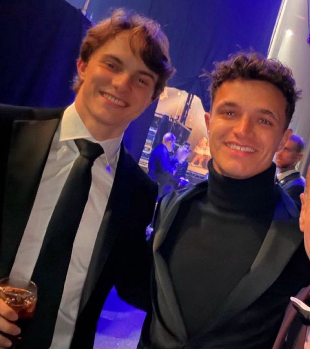 landoslawyer's tweet image. start of the year                        end of the year