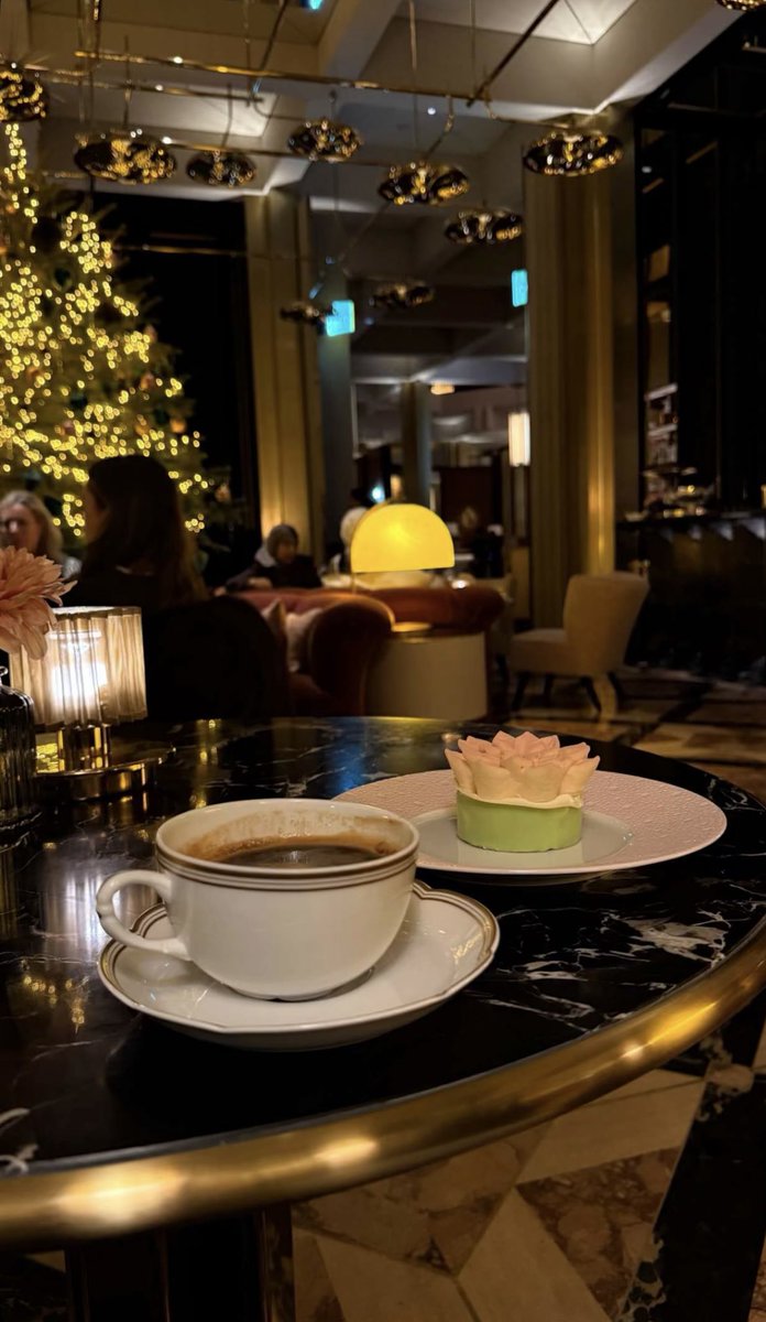 ٠

خُلقتُ هادئة
أميل لما يشبه قلبي
قليلٌ صادق وهدوءٌ يَسَعني
ففي الهدوء أكون أنا كاملة دون ازدحام🤍🕊️

٠
#خربشاتي #تصويري 
#أناقة_حرف #امطار_الكويت 
#قهوة_المساء