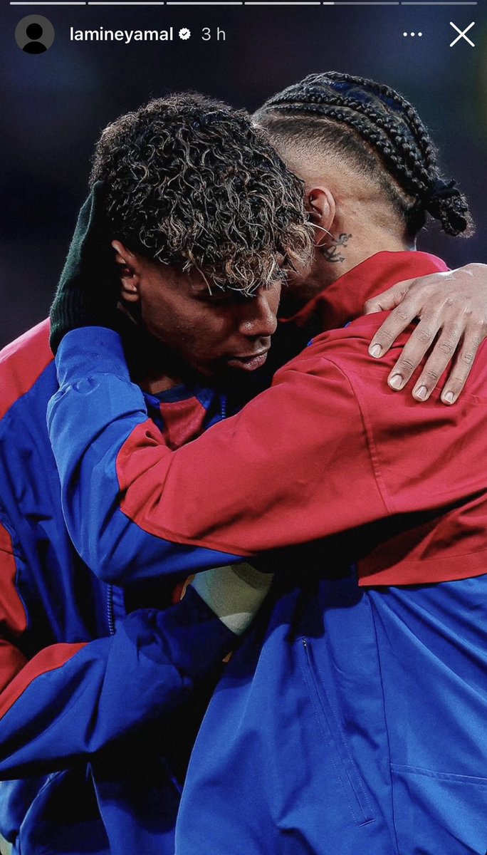 BlasterAlex's tweet image. Estos dos se aman, macho. ¿Os acordáis de la época en la que cuatro frikis con la boca llena de chetos de por aquí nos quisieron vender que se llevaban mal? Jjjjj. Menuda mofa.