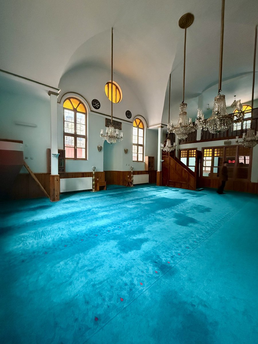 AVM yerine CAMİ kültürü (348🕋)
❤️Bir Aile Geleneği❤️

🕌 Kiremitçi Ahmet (Kırmızı Minare) Camii  (1591)
📍Halıcıoğlu/Beyoğlu
🗓️ 14.12.2025
🕰️ Öğle Namazı

#meselemizneslimiz
#haftasonuetkinliği
#haftada1gün1saat1vakitaileyle 
#herhaftafarklı1osmanlıcamii