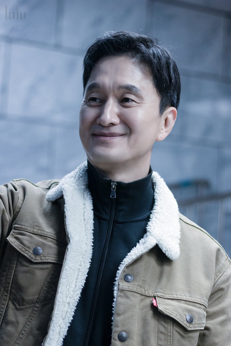 251213 #장현성 배우님
왜 자꾸 혼자 찍으랳ㅎ
잘생김은 단독으로
보고 싶으니까요~                                            ^-^