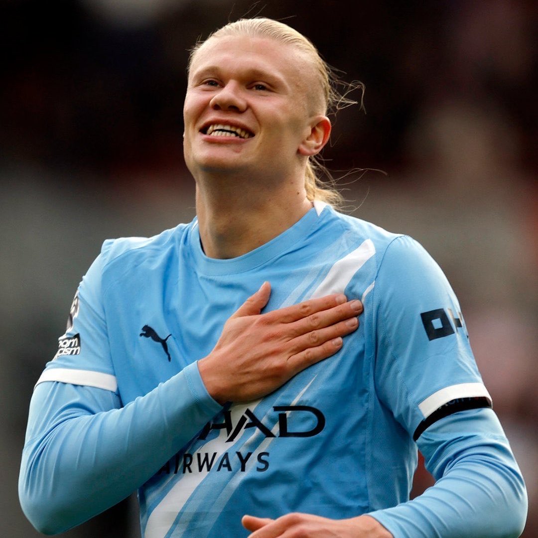 منذ انتقاله إلى مانشستر سيتي في 2022، أصبح إيرلينغ هالاند اللاعب الوحيد في البريميرليغ الذي يتجاوز 20 هدفًا في كل سنة تقويمية لمدة 4 سنوات متتالية.. 2025: 21 هدفًا. 2024: 27 هدفًا. 2023: 29 هدفًا. 2022: 21 هدفًا 