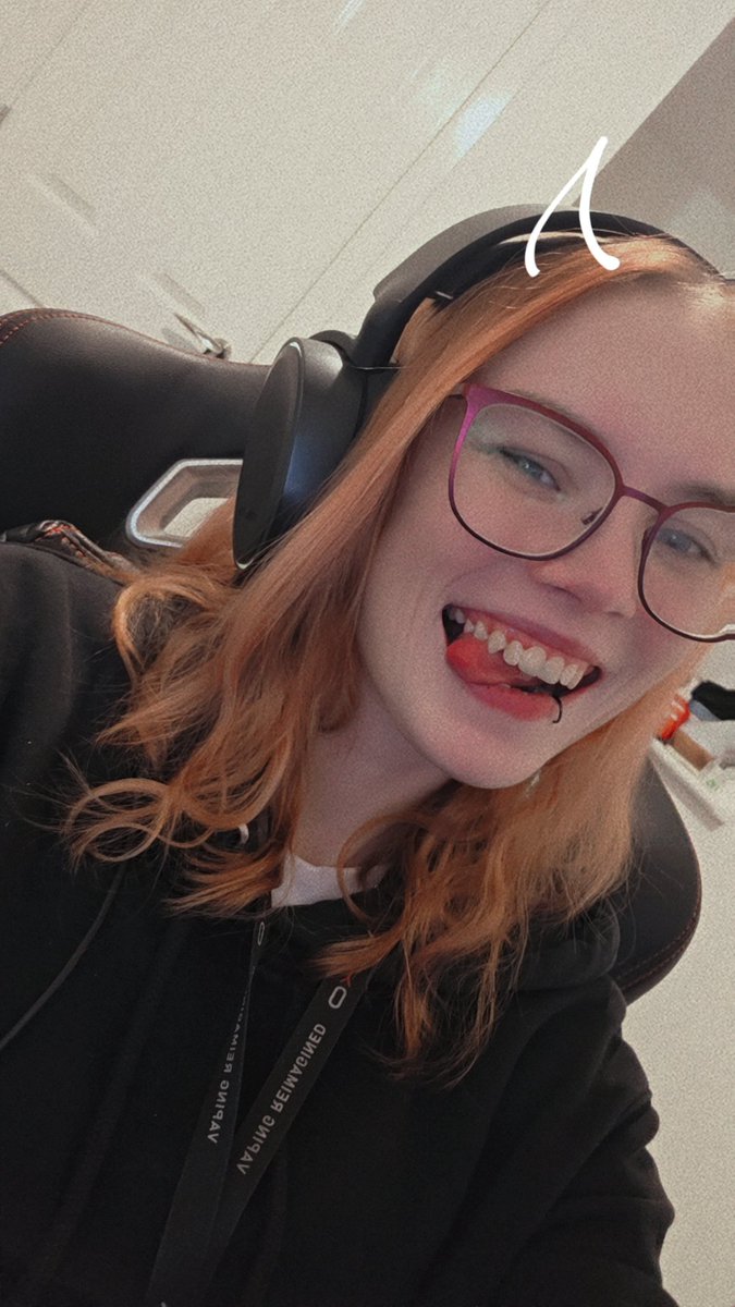 ASimpleClover tweet media